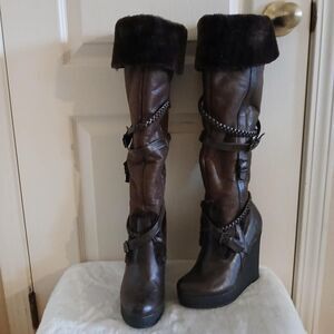 Dollhouse brown knee-high boots faux fur trim wrap buckles 4" wedge heel Sz 6.5